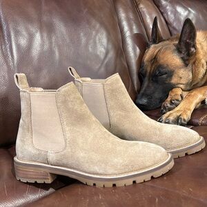Steve Madden genuine suede Chelsea boots. Taupe size 7. Never worn.